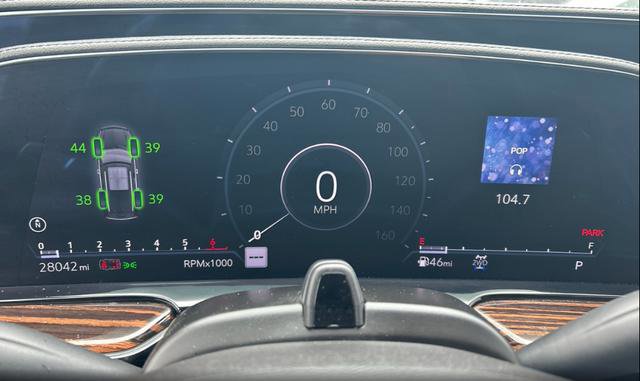 Used 2024 Cadillac Escalade Premium Luxury image 10