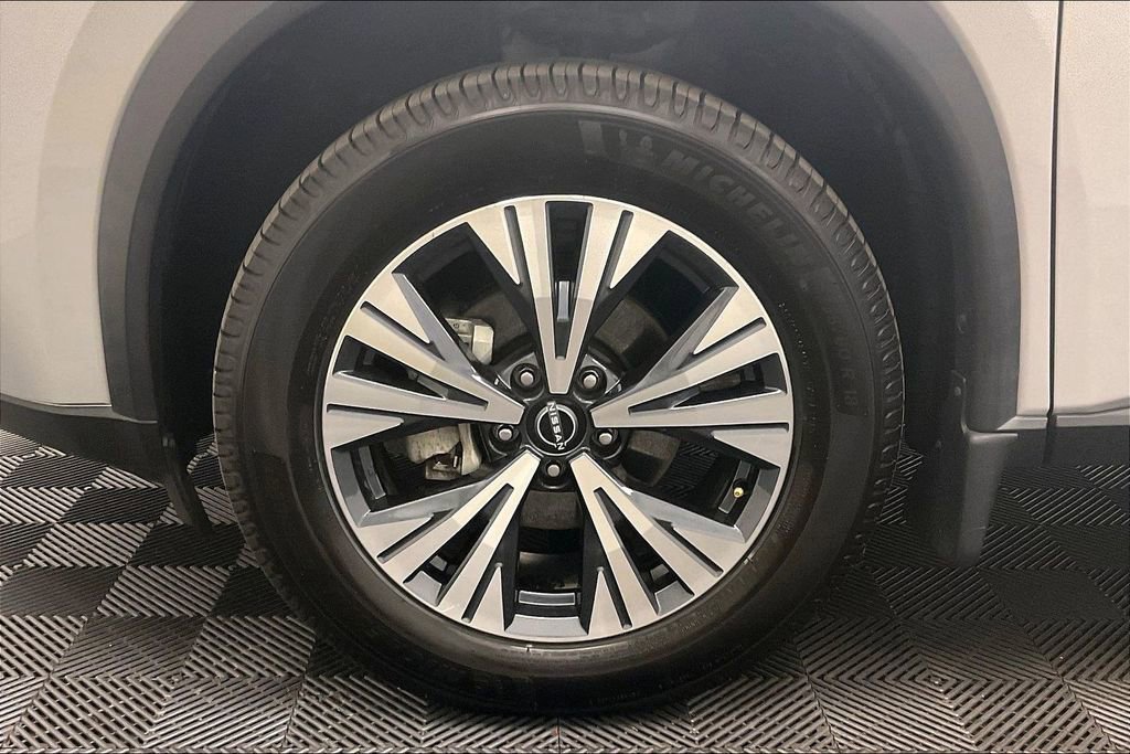 Certified 2022 Nissan Rogue SV image 8