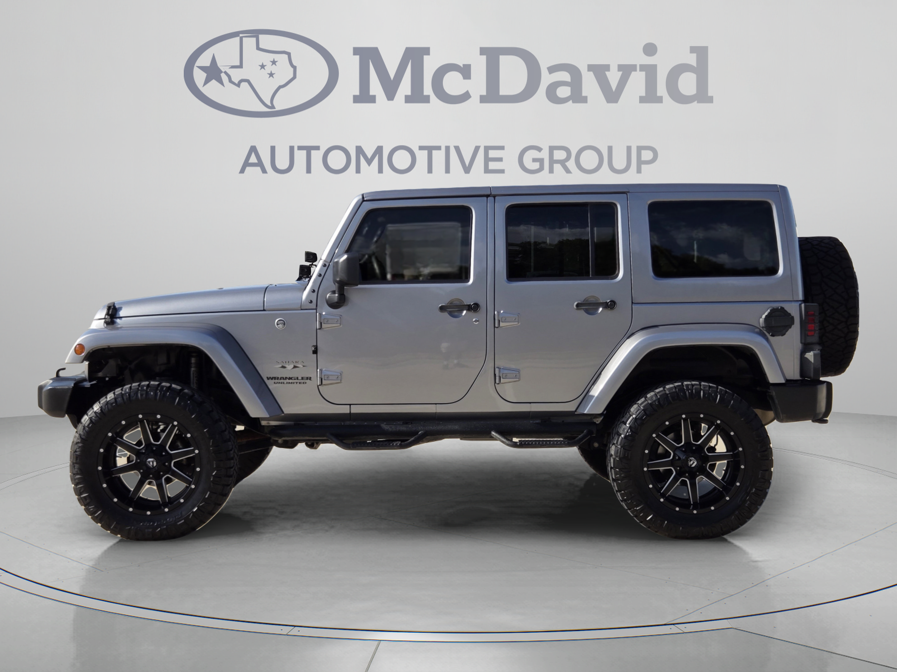 Used 2017 Jeep Wrangler Unlimited Sahara w/ Connectivity Group AWD/4WD image 2