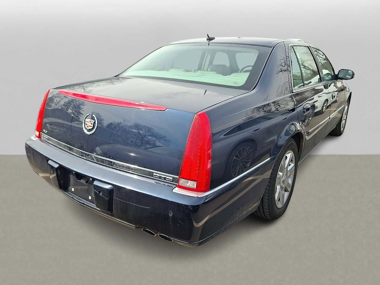 Used 2007 Cadillac DTS Luxury I w/ Trunk Convenience Package image 3