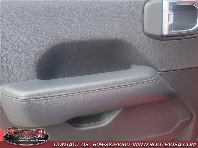 Used 2022 Jeep Wrangler Unlimited Sahara AWD/4WD image 10