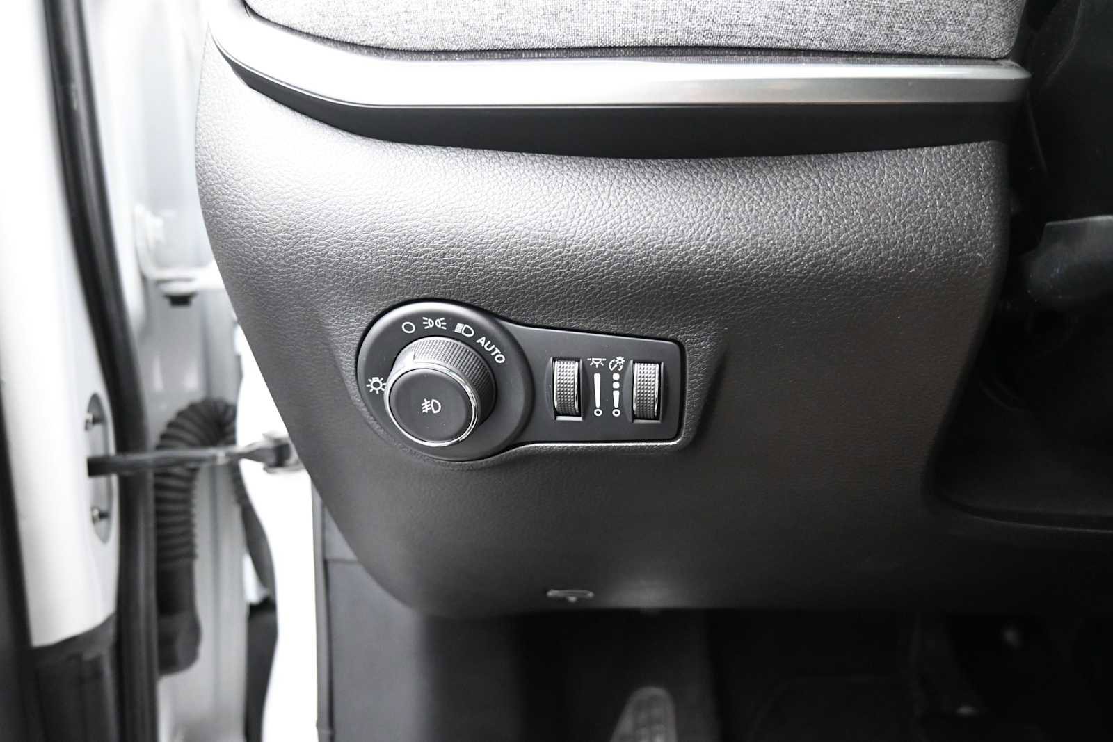 Used 2023 Jeep Compass Latitude AWD/4WD image 10