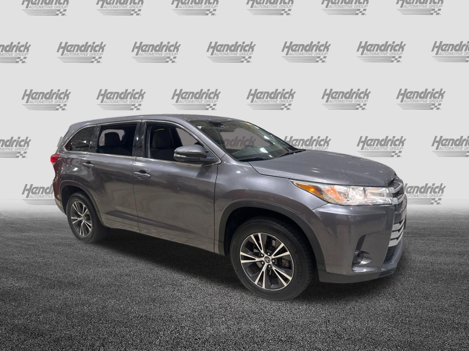 Used 2017 Toyota Highlander LE FWD image 38