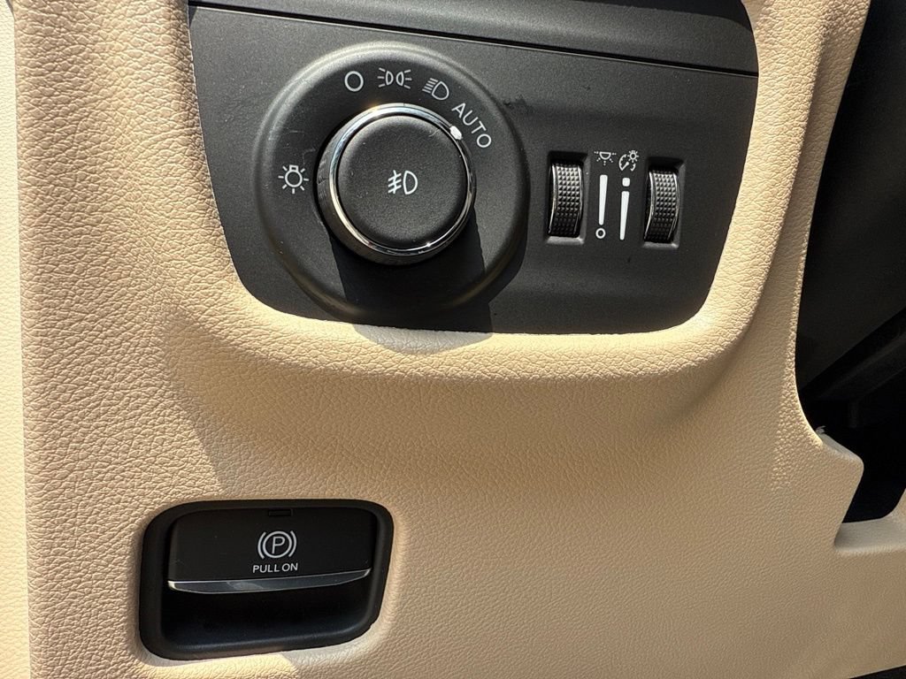 Used 2025 Jeep Grand Cherokee L Limited AWD/4WD image 20