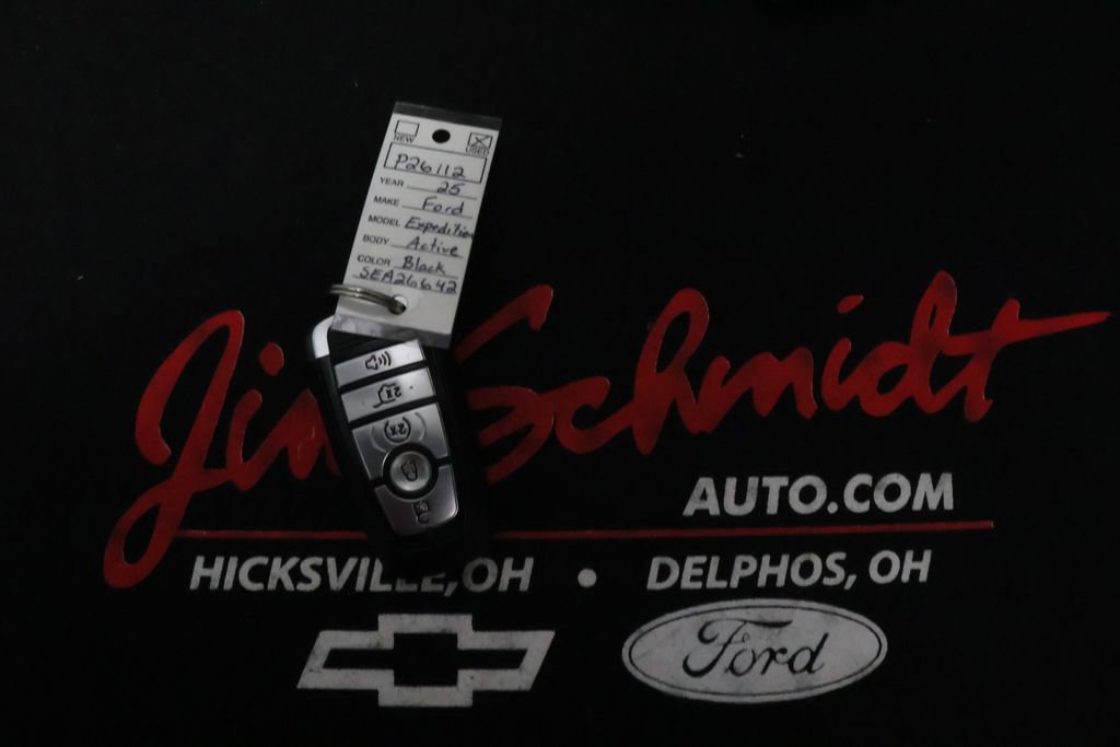 Used 2025 Ford Expedition Active AWD/4WD image 38