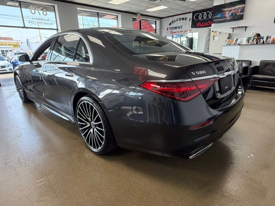 Used 2022 Mercedes-Benz S 580 4MATIC Sedan w/ AMG Line Package image 14