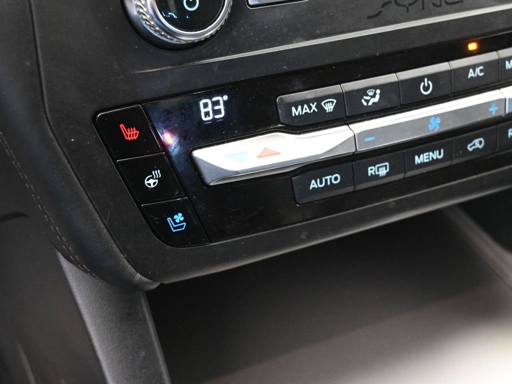 Used 2020 Ford Explorer Platinum w/ Premium Technology Package image 27