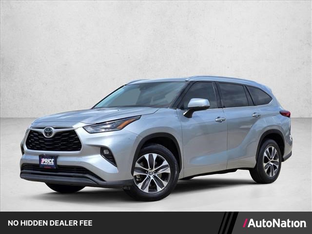 Used 2021 Toyota Highlander XLE FWD image 1