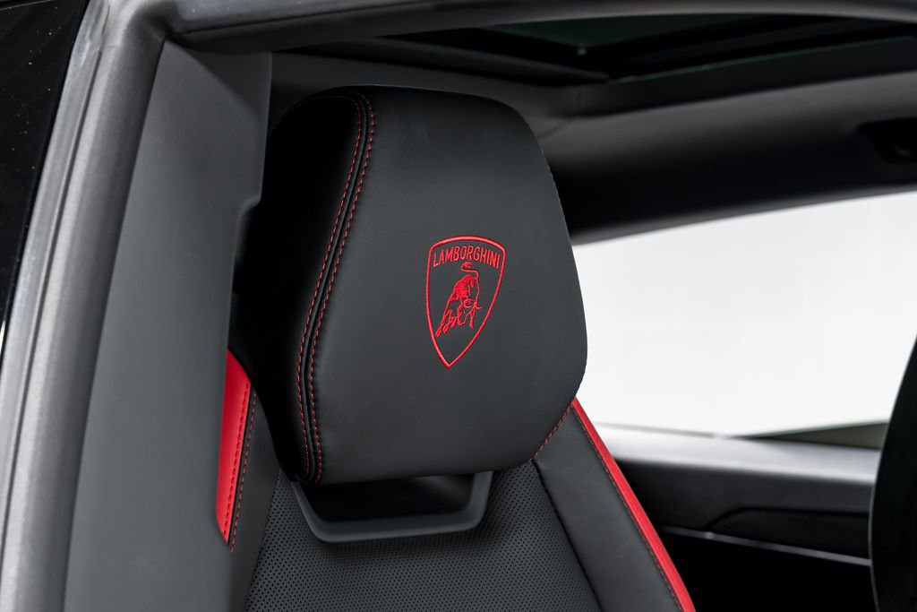 Used 2023 Lamborghini Urus Performante AWD/4WD image 41