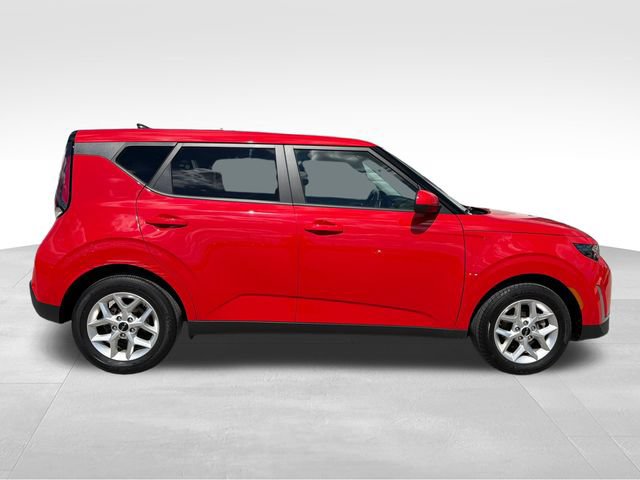 Used 2025 Kia Soul LX w/ LX Technology Package FWD image 4