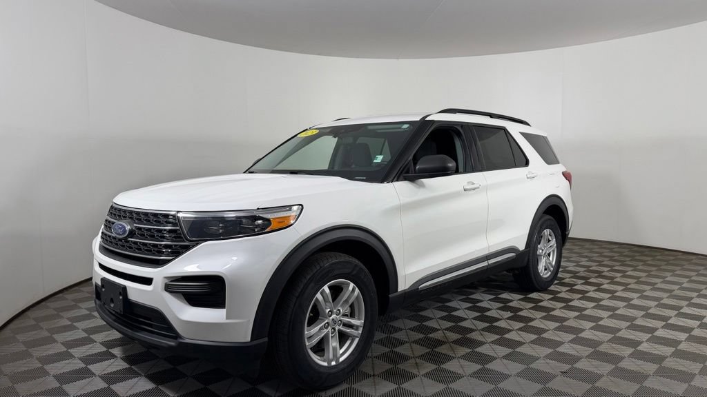 Used 2023 Ford Explorer XLT AWD/4WD image 3