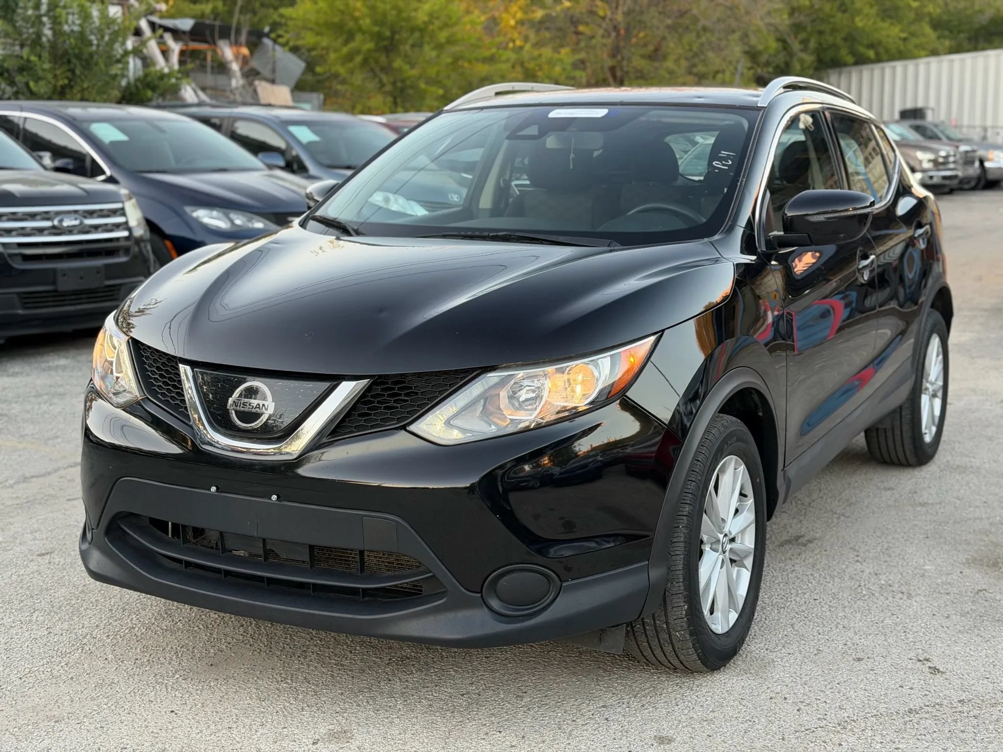 Used 2019 Nissan Rogue Sport SV FWD image 3
