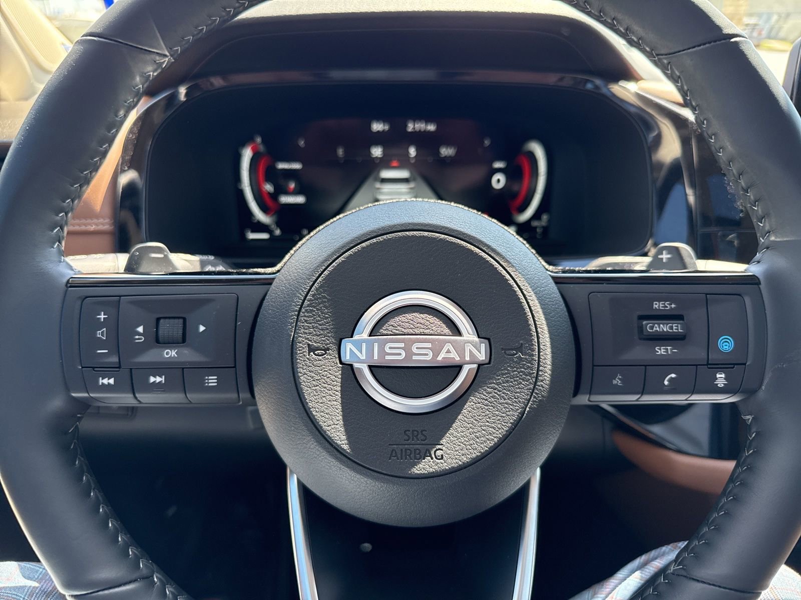 Used 2025 Nissan Pathfinder Platinum w/ Cargo Package image 8