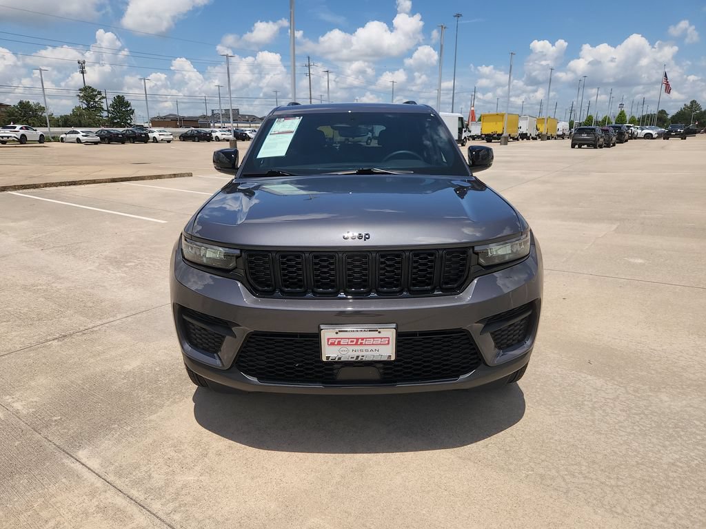 Used 2024 Jeep Grand Cherokee Altitude RWD image 11