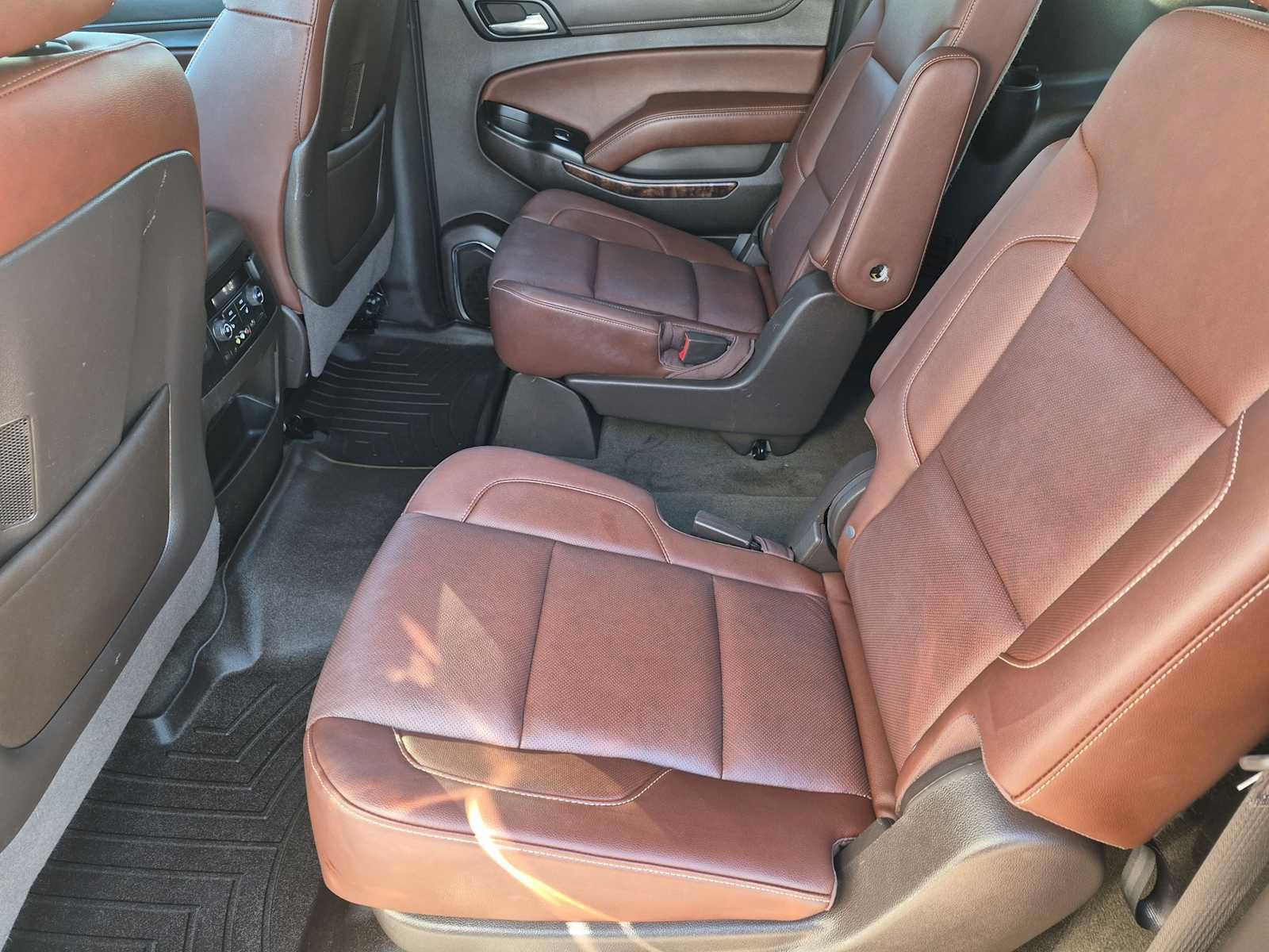 Used 2016 Chevrolet Suburban LTZ RWD image 28