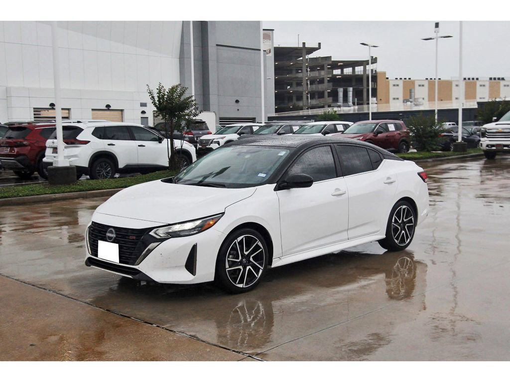 Used 2025 Nissan Sentra SR FWD image 2
