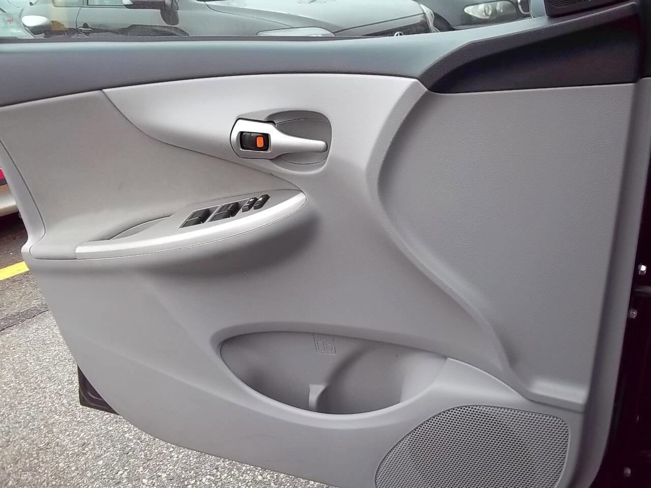 Used 2011 Toyota Corolla LE w/ Premium Pkg FWD image 13