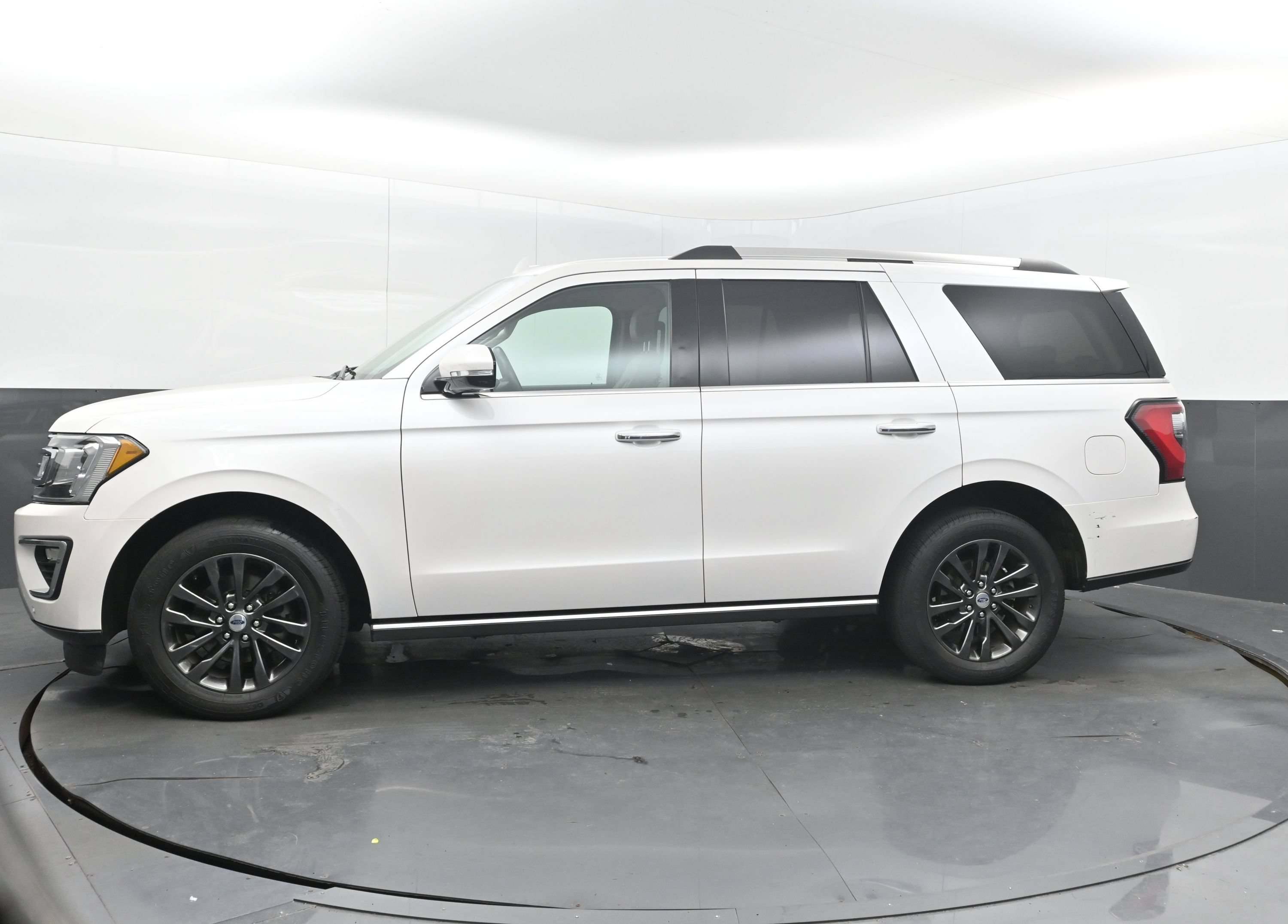 Used 2019 Ford Expedition Limited w/ Equipment Group 301A RWD image 5