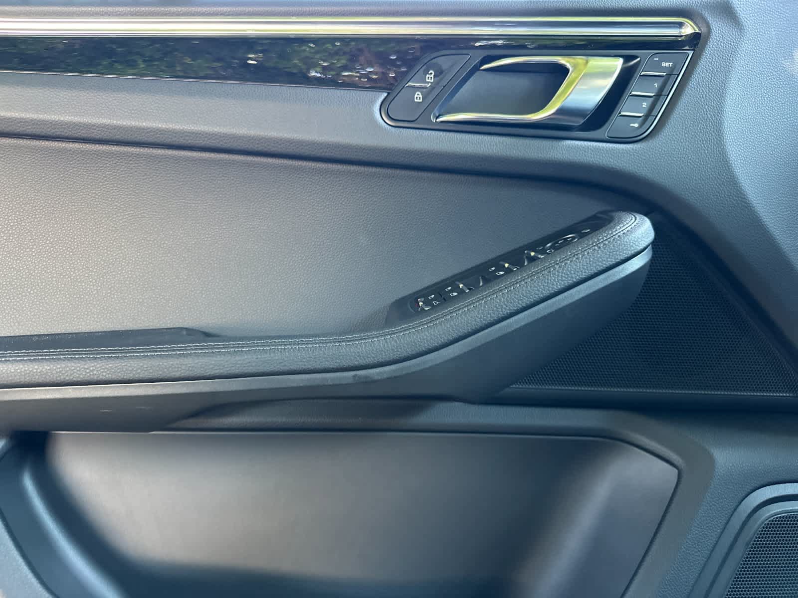 Certified 2025 Porsche Macan AWD/4WD image 12