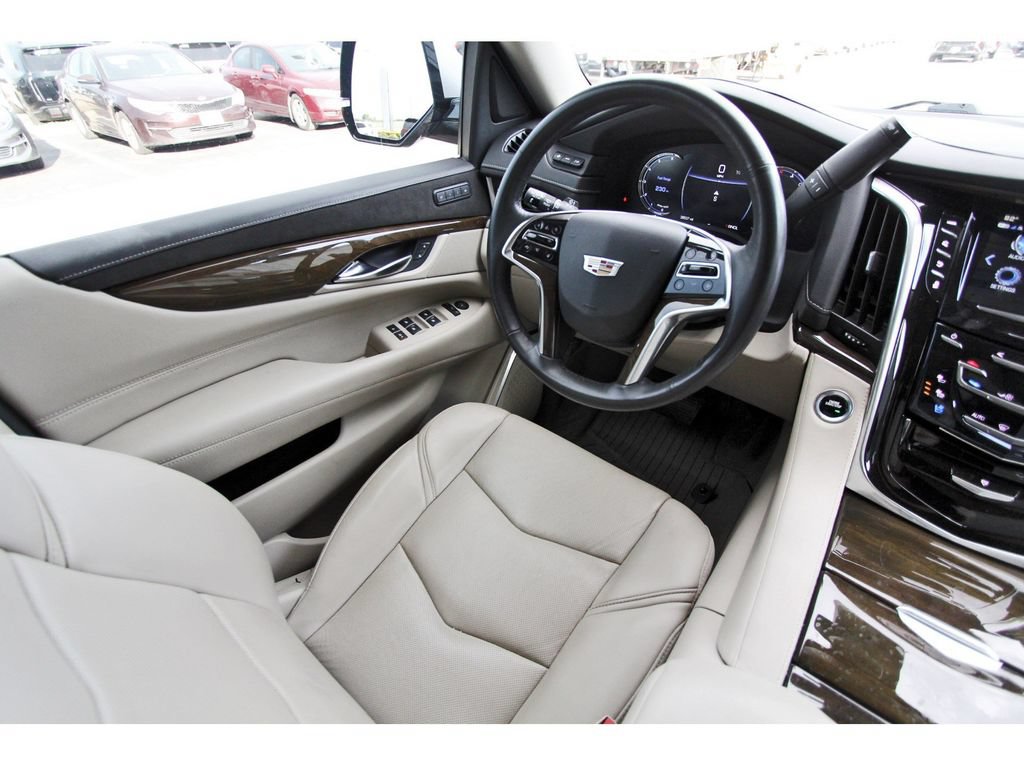 Used 2020 Cadillac Escalade Luxury RWD image 9