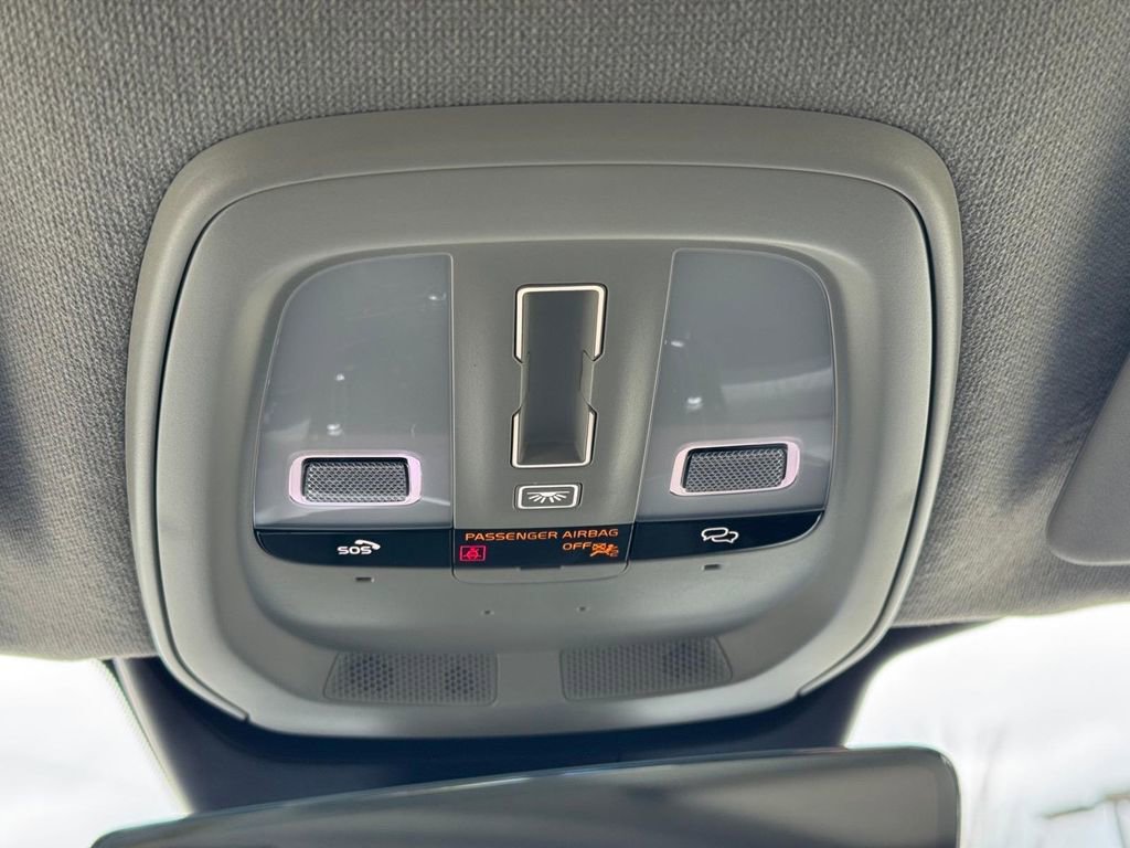 Certified 2025 Volvo XC40 B5 Ultra w/ Climate Package image 15