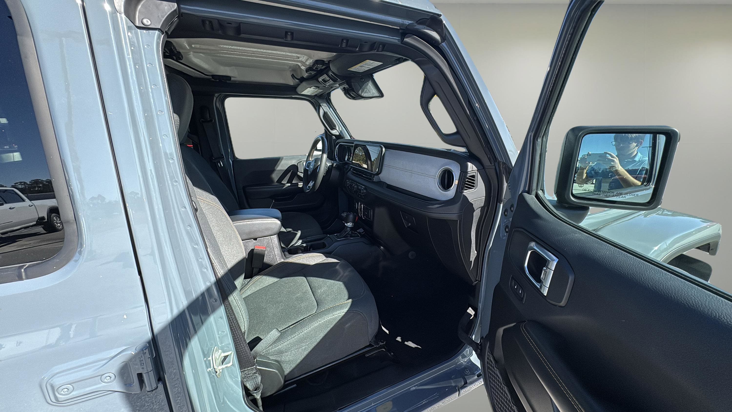 Used 2024 Jeep Wrangler Sahara AWD/4WD image 13