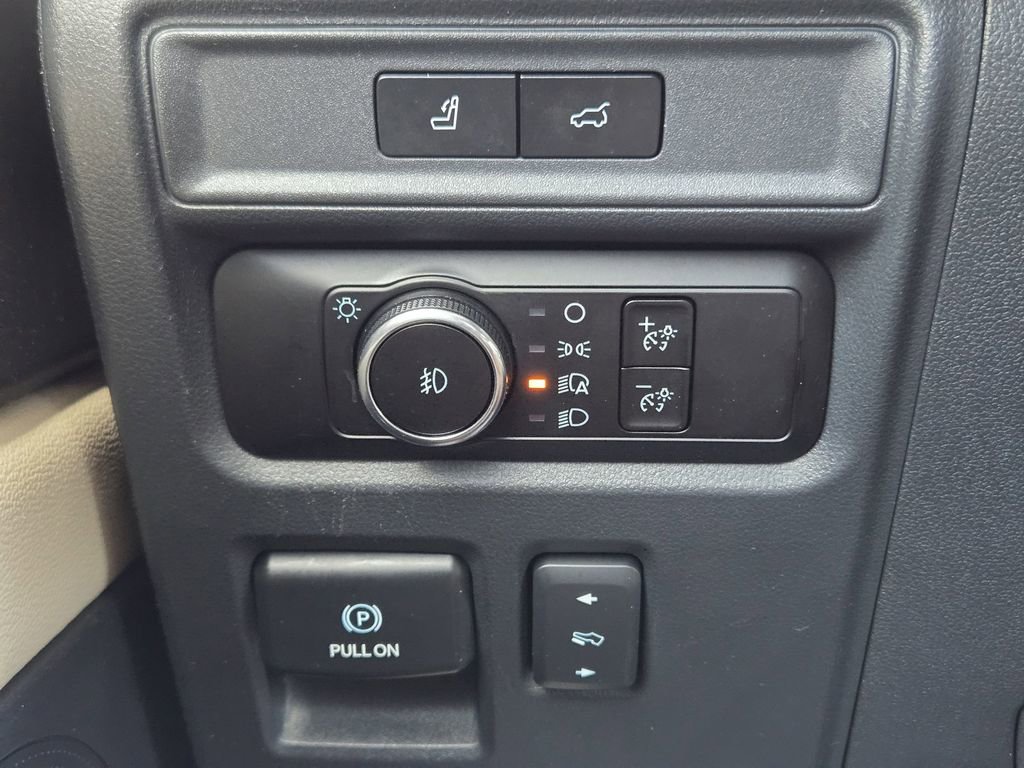 Used 2024 Ford Expedition XLT image 28