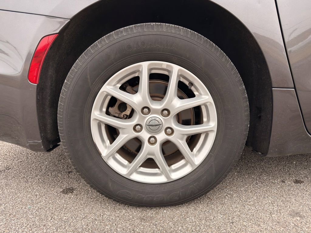 Used 2022 Chrysler Pacifica Touring-L image 19