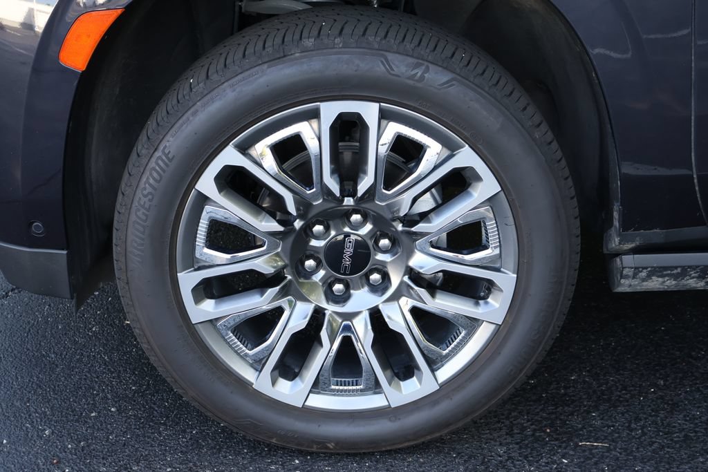 Certified 2024 GMC Yukon Denali Ultimate w/ LPO, Floor Liner Package AWD/4WD image 14