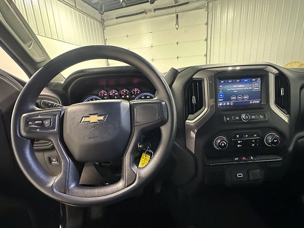 Used 2020 Chevrolet Silverado 1500 Custom w/ Custom Value Package AWD/4WD image 31