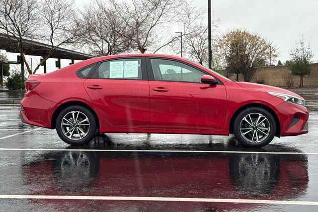 Certified 2022 Kia Forte LXS image 3