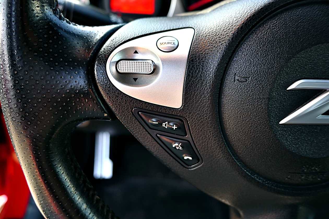 Used 2016 Nissan 370Z Coupe RWD image 19