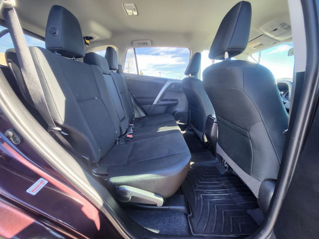Used 2018 Toyota RAV4 LE image 12