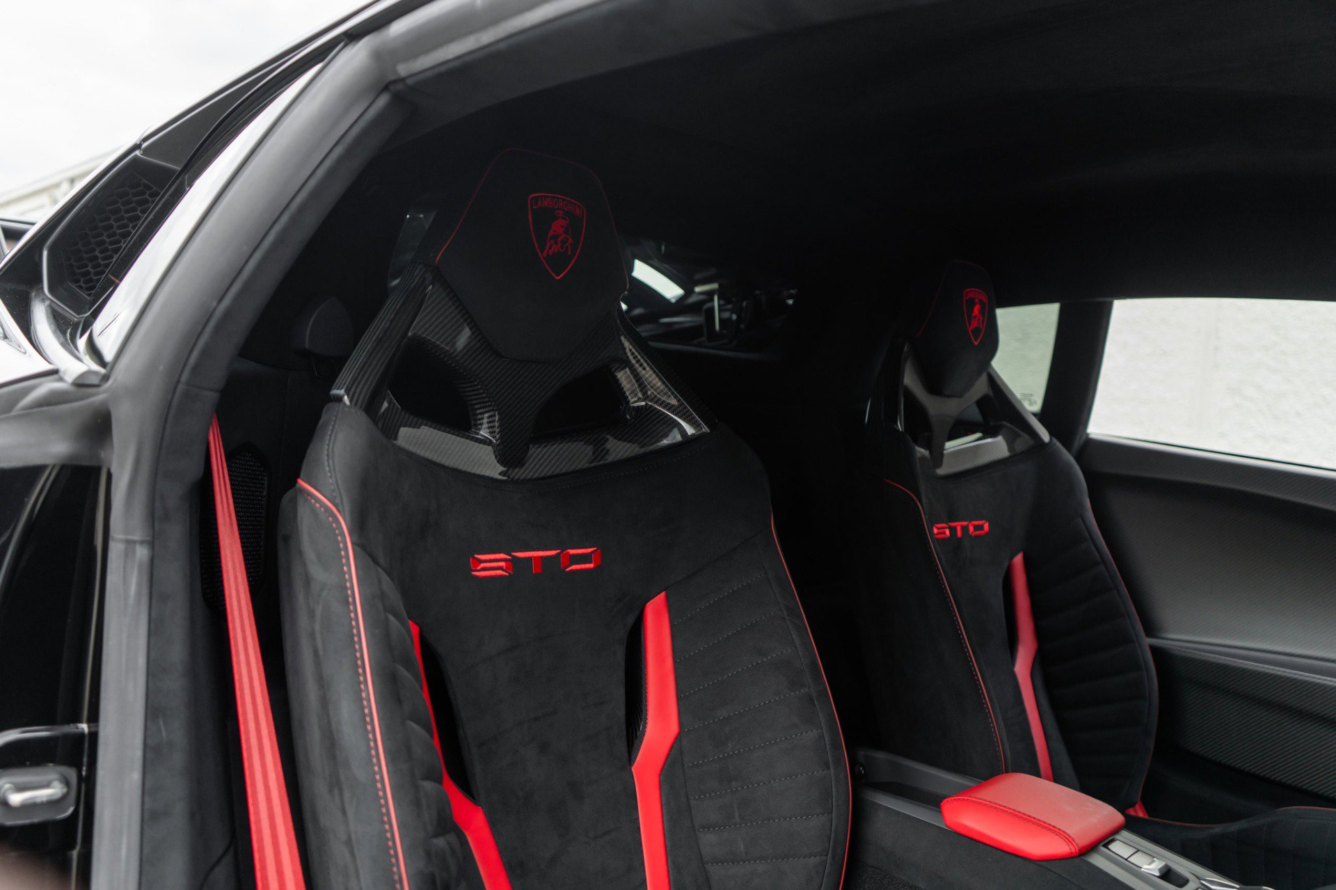 Used 2022 Lamborghini Huracan STO image 23