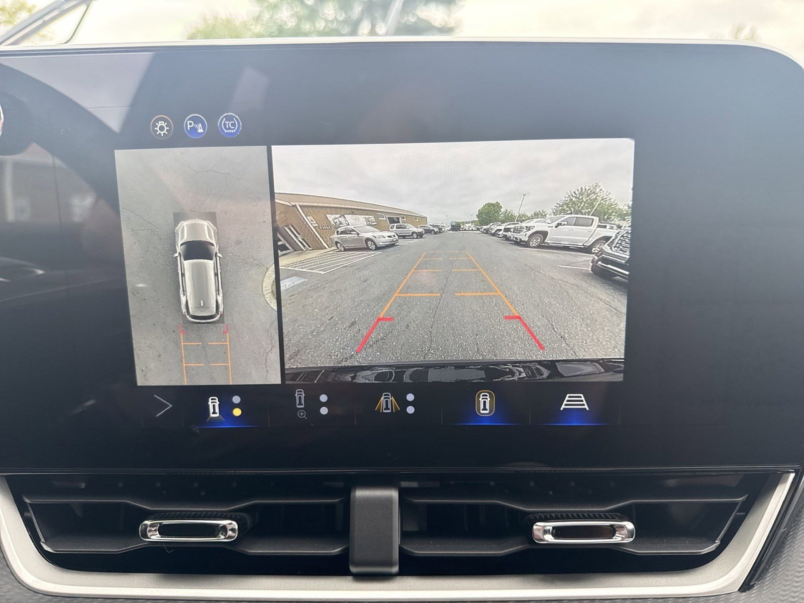 Used 2026 Chevrolet Equinox LT w/ Safety and Technology Package AWD/4WD image 19