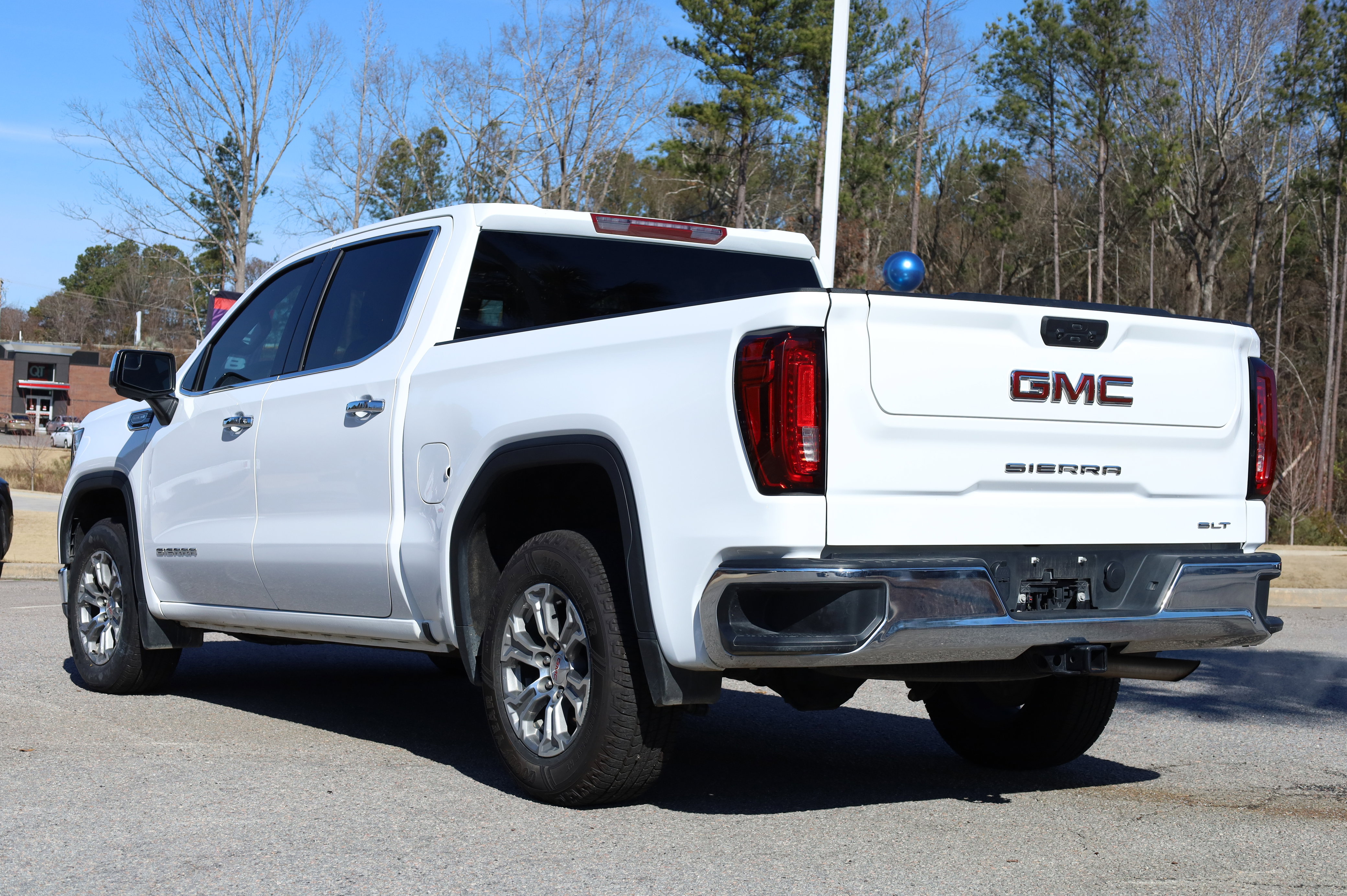 Used 2025 GMC Sierra 1500 SLT image 3