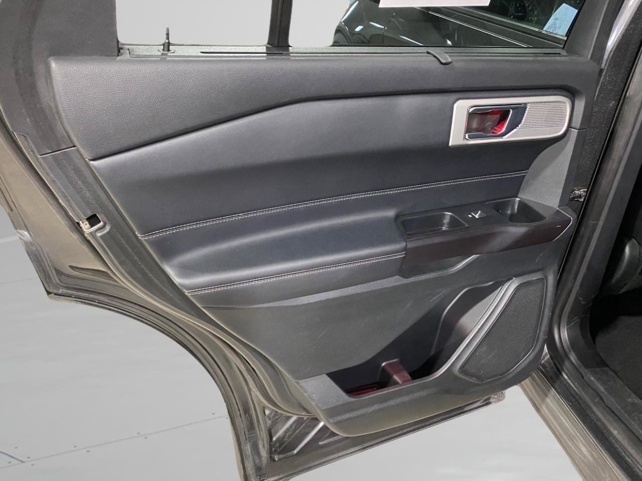 Used 2020 Ford Explorer Limited w/ Class III Trailer Tow Package image 12