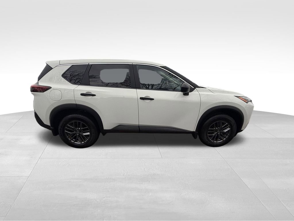 Used 2023 Nissan Rogue S image 8
