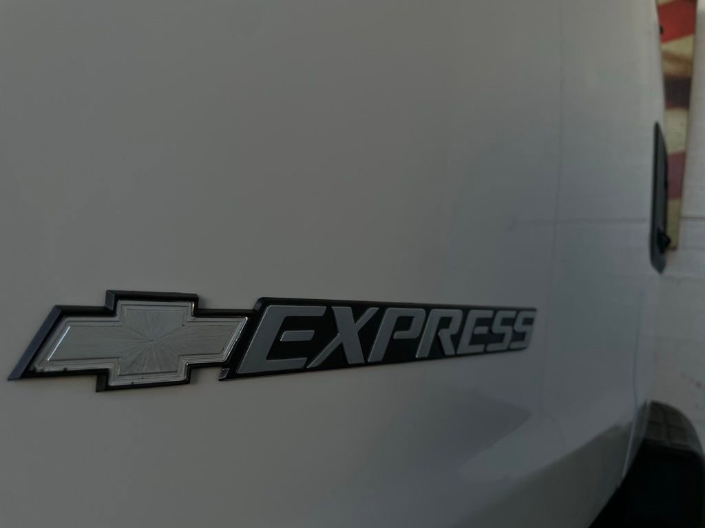 Used 2017 Chevrolet Express 2500 LS image 10