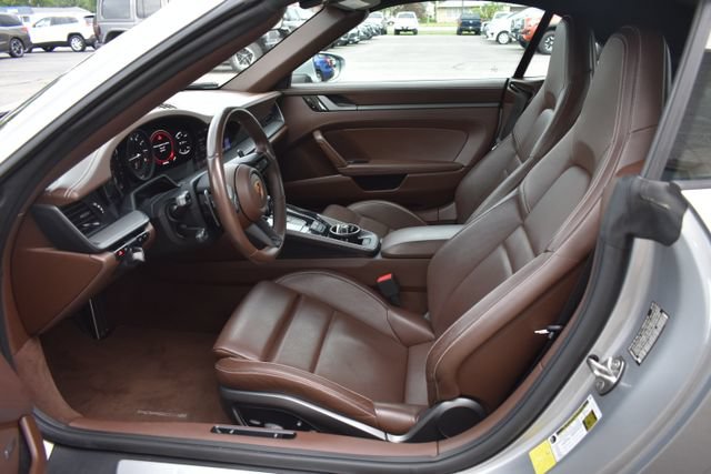 Used 2020 Porsche 911 Carrera w/ Premium Package RWD image 4