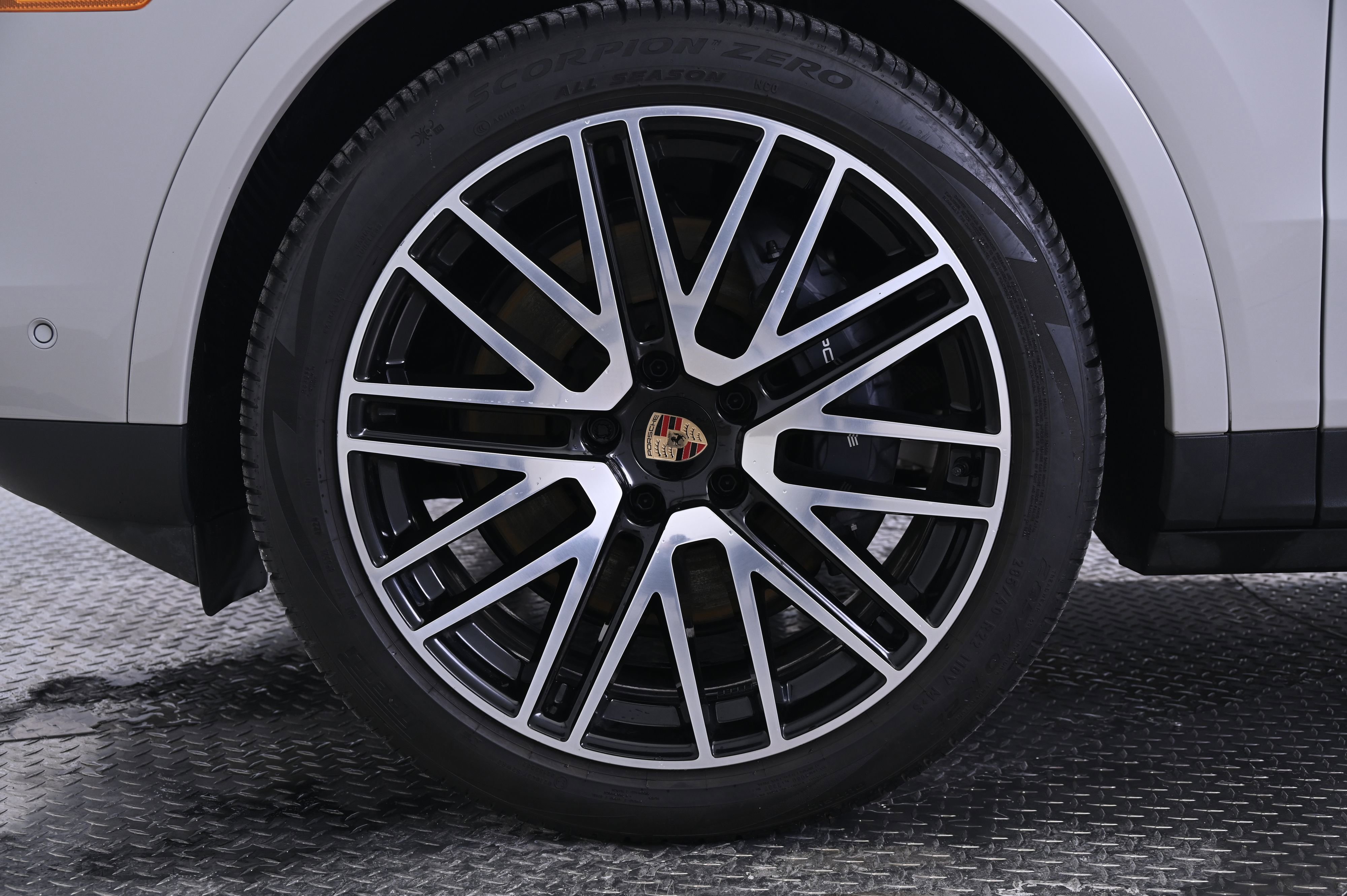 Used 2025 Porsche Cayenne image 11