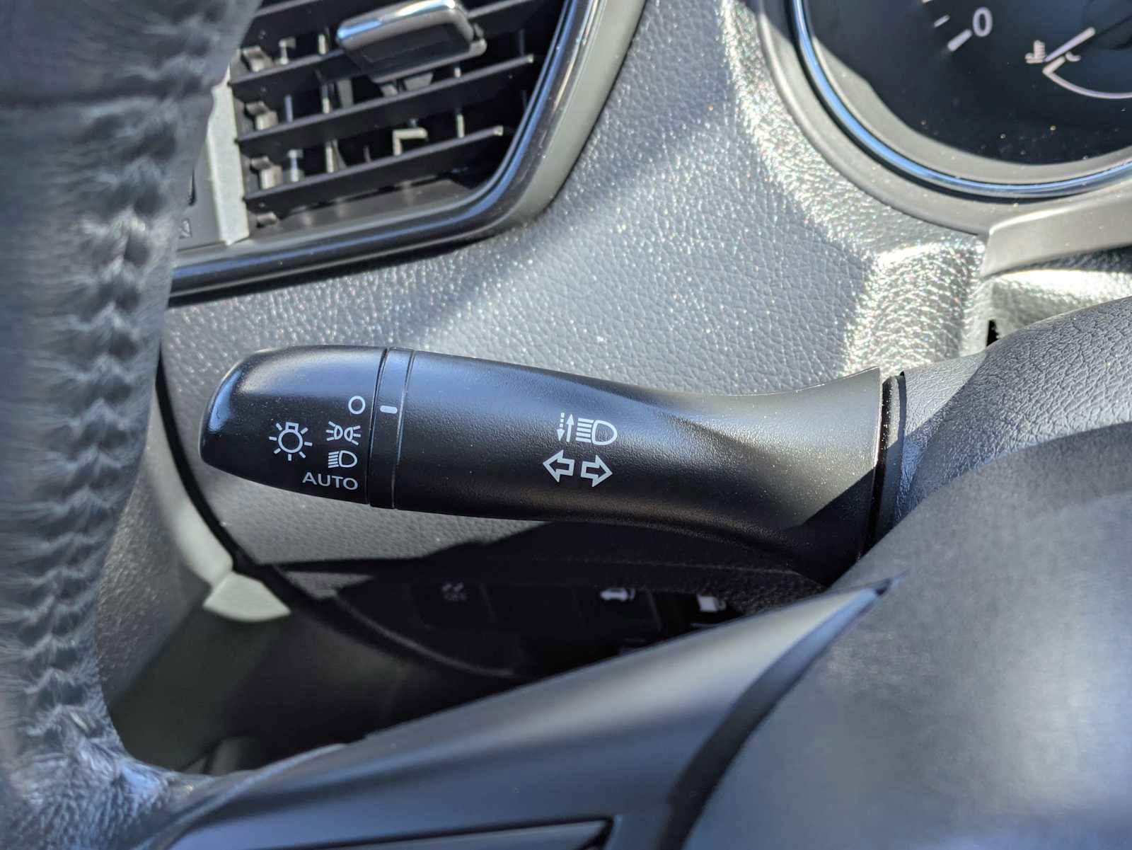 Used 2018 Nissan Rogue SV AWD/4WD image 27