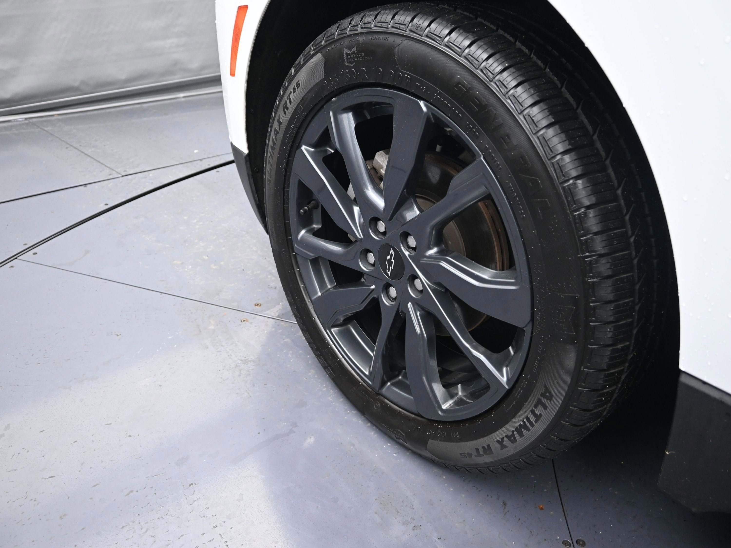 Used 2023 Chevrolet Equinox RS FWD image 32