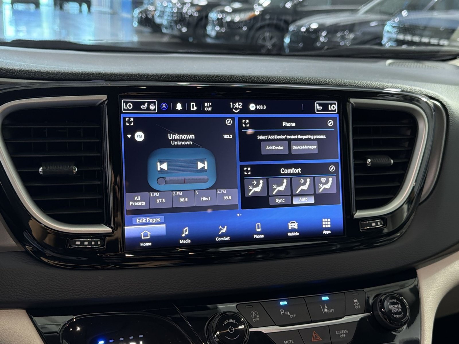 Used 2023 Chrysler Pacifica Touring-L FWD image 20