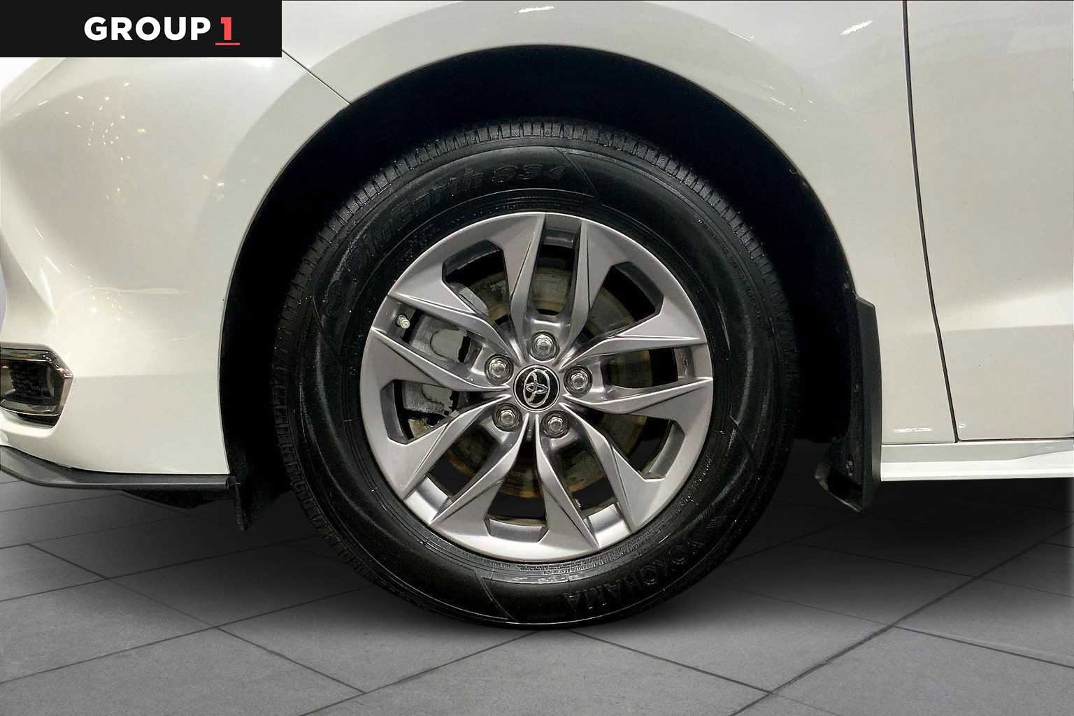 Used 2024 Toyota Sienna XLE w/ XLE Plus Package image 11