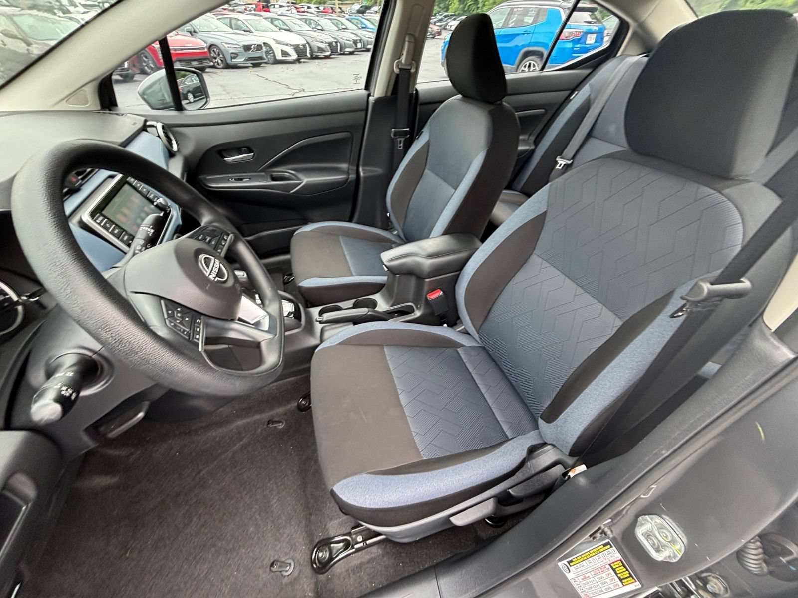 Used 2025 Nissan Versa SV FWD image 31