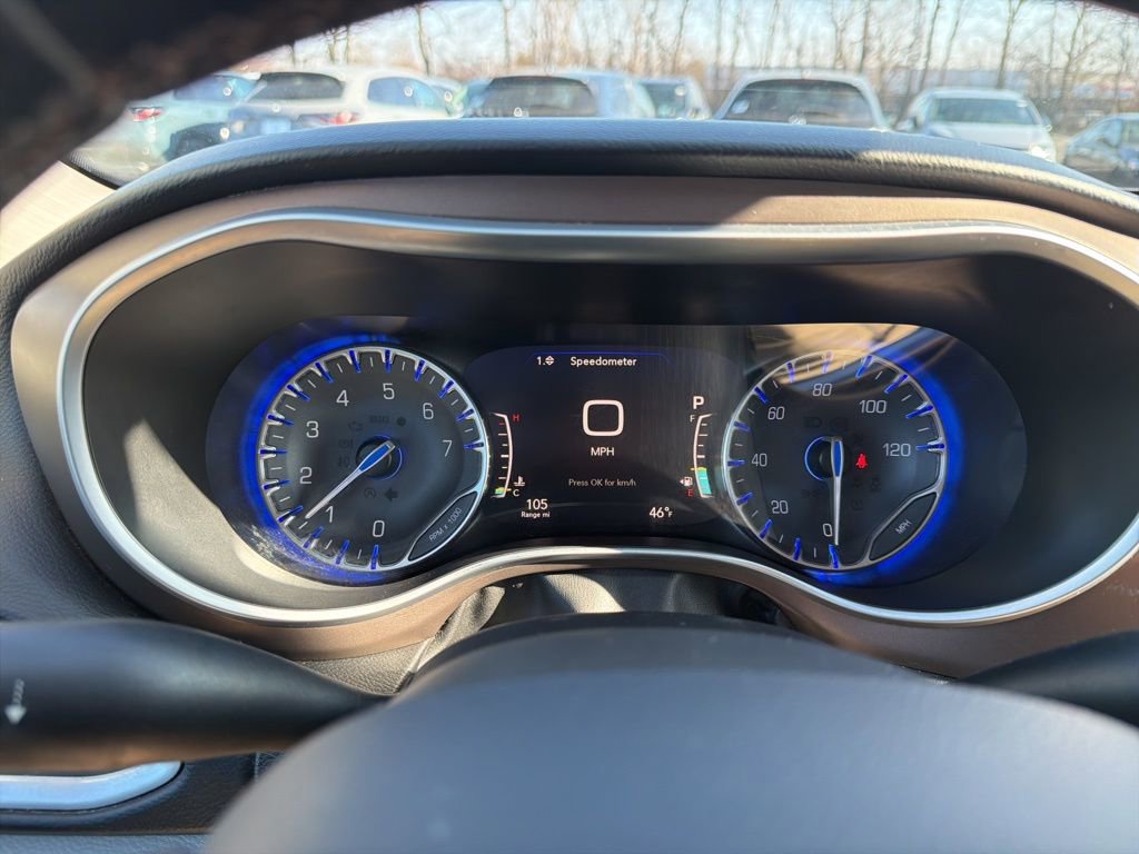 Used 2018 Chrysler Pacifica Touring-L Plus w/ Tire & Wheel Group image 27