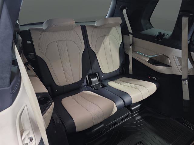 Used 2021 BMW X7 M50i w/ Dynamic Handling Package image 36