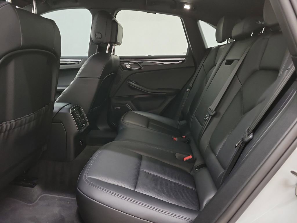 Used 2025 Porsche Macan image 12