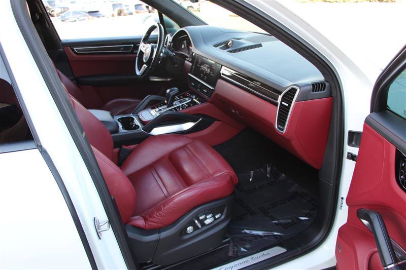 Used 2019 Porsche Cayenne Turbo AWD/4WD image 17